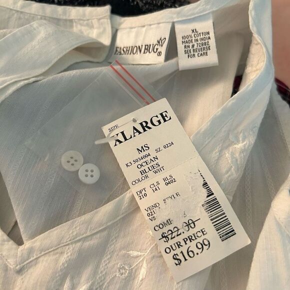 Fashion Bug NWT Sleeveless White Flower Embroidered Top - Picture 3 of 5